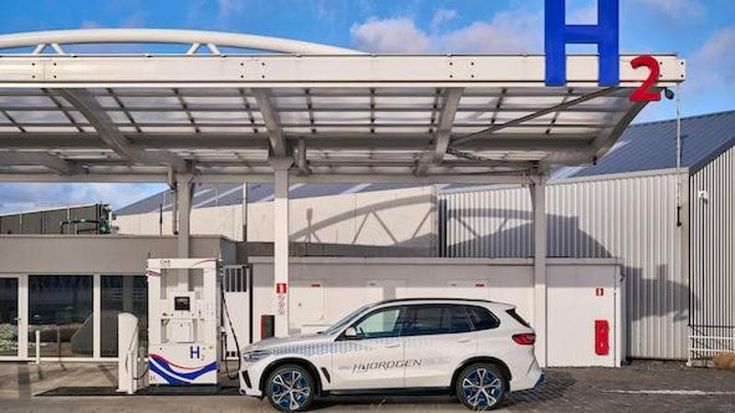Bmw punta forte anche sull’idrogeno e nel 2028 arriverà la iX5 fuel cells