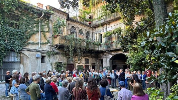 Dieci anni di social street San Gottardo Meda Montegani, dal materasso in regalo alla caccia all’investitore: “Solidarietà e scambio, così si rafforza l’identità del quartiere”