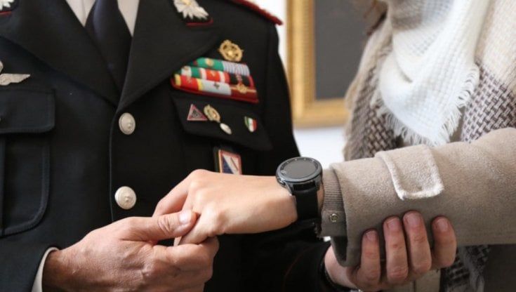 Uno smartwatch che può salvare la vita: la sperimentazione a Torino su 15 donne