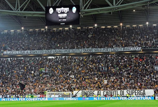 Juventus, striscione per i caduti di Superga. Ma la curva si divide