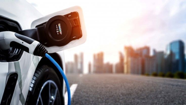 Colonnine elettriche, ecco la mappa: l'Italia sale a quota 32 mila, ma autostrade e garage sono a zero