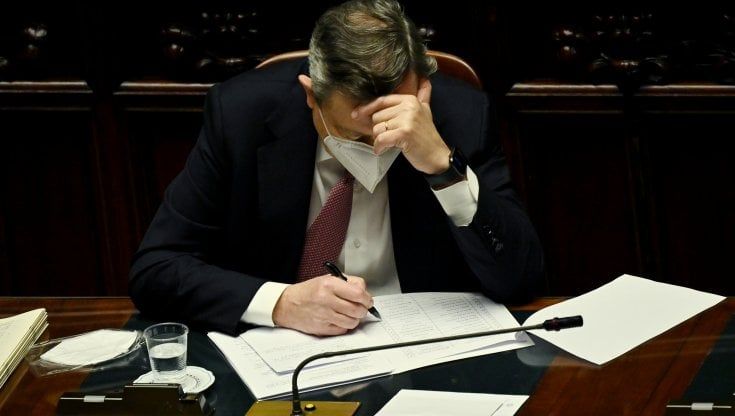 Governo, anche Draghi sbatte sul muro dei decreti attuativi