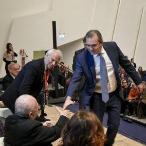 Napoli, "de Magistris e De Luca, una stretta di mano non basta"