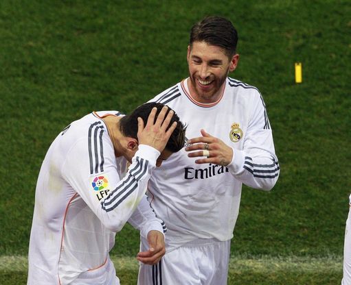 Madrid, Cristiano Ronaldo colpito da un accendino nel derby con l'Atletico