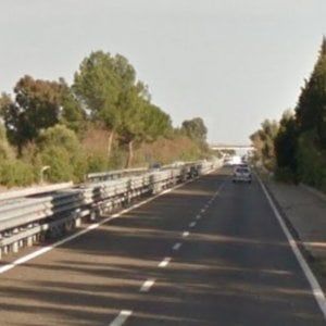 Assalto a un portavalori sulla statale 130 in Sardegna: sparatoria e un ostaggio, poi rilasciato