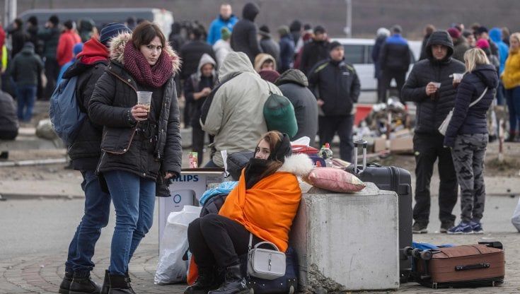 Profughi ucraini, tremila arrivi al giorno. Sì al Piano per l’accoglienza: "In Italia scuola, lavoro e il vaccino per tutti"