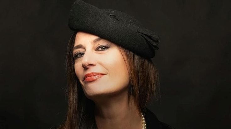 Elisabetta Serio inaugura la rassegna di Lino Vairetti