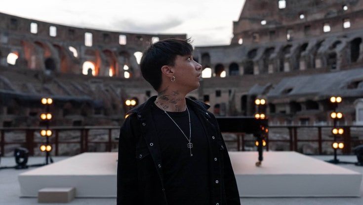 Concerto Ultimo, dopo il blackout la rabbia dei fan: "Una vergogna". L'artista: "Non era mai successo". Le scuse degli organizzatori