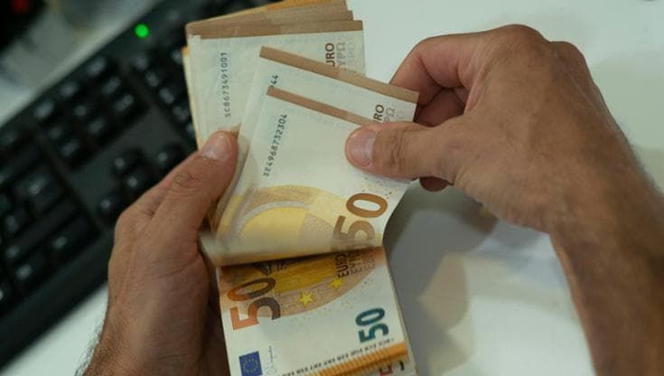Flat tax al 5% sugli straordinari. L’idea del governo per rendere più pesanti le buste paga