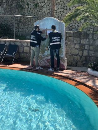 Ischia, scarico in mare: sigilli in albergo di Forio 