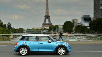 Mini al gran completo, show al salone di Parigi