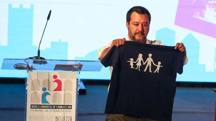 Il congresso delle polemiche: Salvini sposa l’ultradestra e attacca Di Maio e Conte