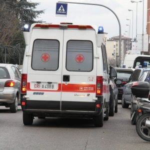 Bari, 86enne travolto da un tir mentre era in bicicletta: è in condizioni gravi
