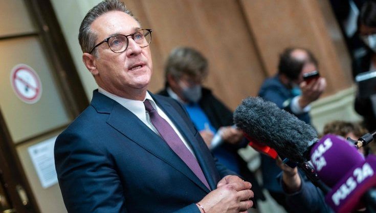 Austria, 15 mesi per corruzione all'ex leader dell'estrema destra Strache
