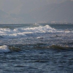 Circeo, il mare &egrave; agitato ma si tuffa annega