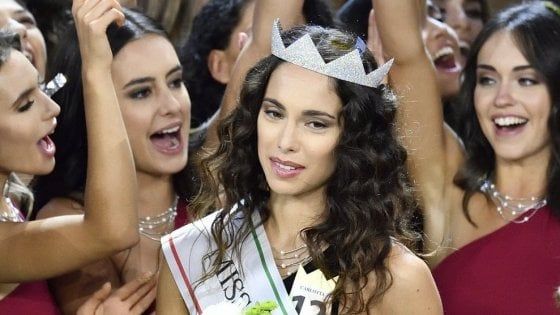 Spuntano foto osé di Carlotta Maggiorana, Miss Italia rischia di perdere la corona
