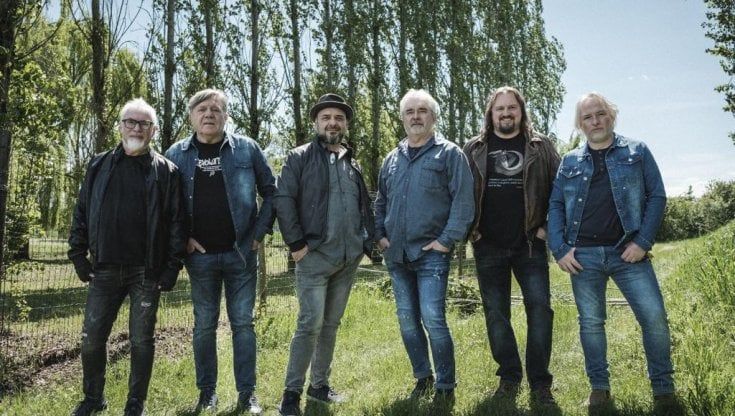 Beppe Carletti, il lungo viaggio dei Nomadi: "Festeggiamo 60 anni con Guccini e Ligabue. Ma Sanremo ha avuto paura di noi" 