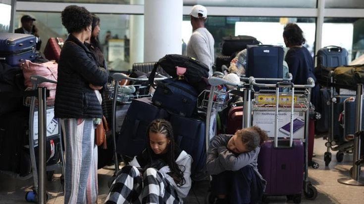 Regno Unito, disagi negli aeroporti anche nei prossimi giorni. Più di duemila i voli cancellati