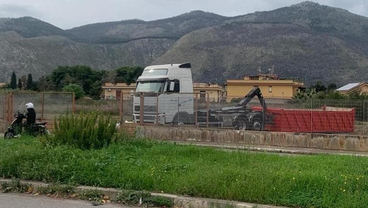 L’impresa interdetta dal prefetto continua a lavorare a Mondello con gli incarichi dei privati