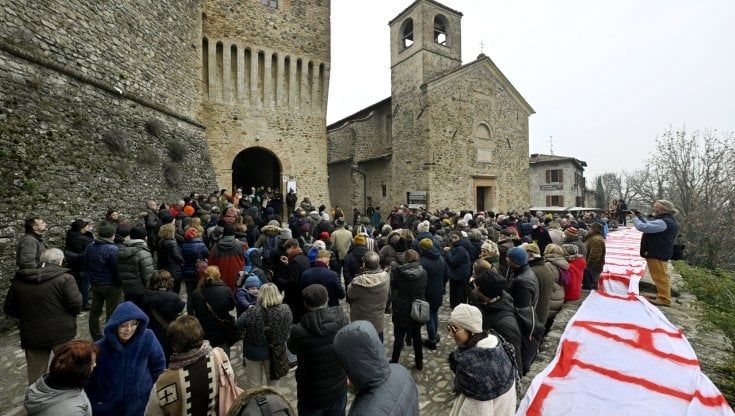 Prosciuttificio a Torrechiara, centinaia in presidio per la tutela del territorio 