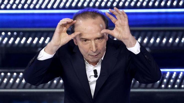 Roberto Benigni accende Sanremo. “Orgogliosi del presidente Mattarella”