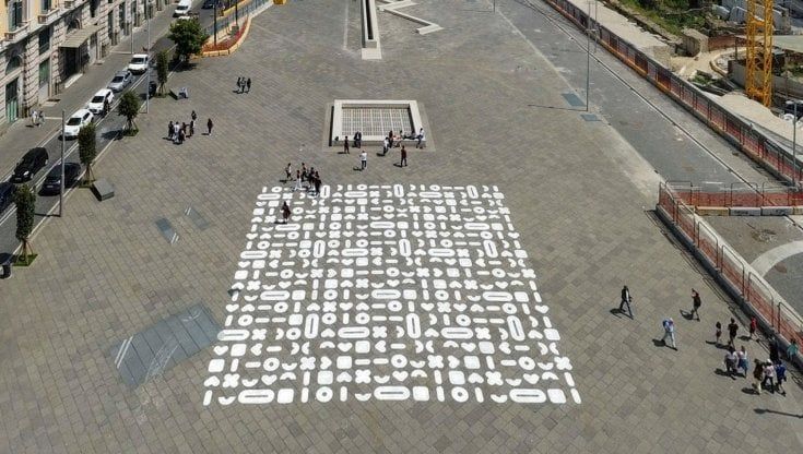 Napoli, arte in piazza Municipio: ecco il logo dinamico del Maggio dei monumenti