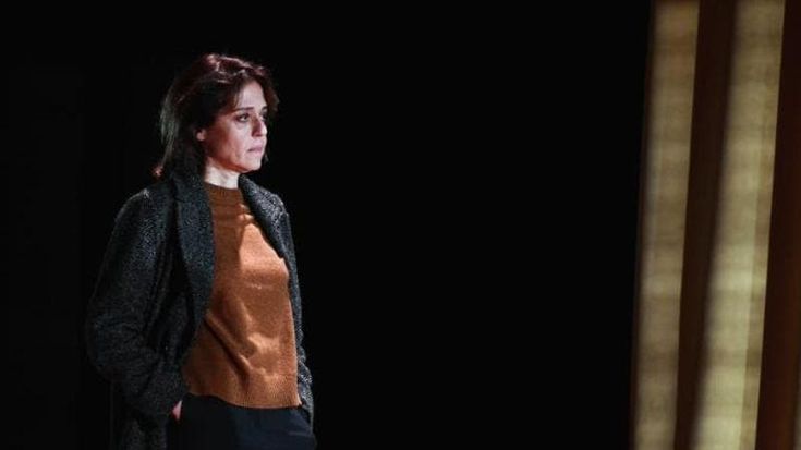 Il palco di Vanessa Scalera: “Il teatro ci aiuta a resistere all’appiattimento moderno”