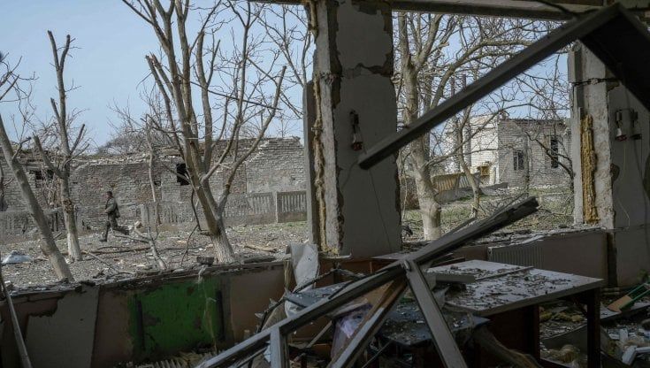 Ucraina, i satelliti svelano 824 fosse nella città di Kherson