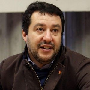 Salerno, Salvini contestato dai centri sociali