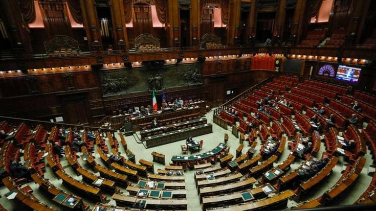 Stop alle preferenze: vincono i franchi tiratori. L’opposizione: elezioni. Meloni: serve riflessione