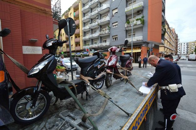 Bici elettriche o scooter taroccati?<br />Raffica di sequestri, proprietari in rivolta