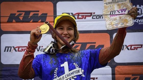 Kiara Fontanesi vince il quinto mondiale ed entra nella storia del motocross