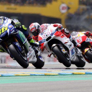 I campioni del motomondiale alla prova del cuoco con la bistecca