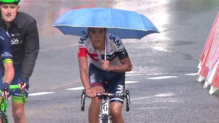 Tour de France, grandine sui ciclisti: Pantano taglia il traguardo con l'ombrello