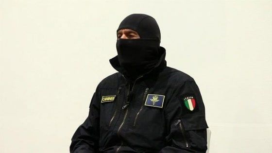 Coronavirus, il "comandante Alfa" attacca il governo e nella destra c'è chi evoca il golpe