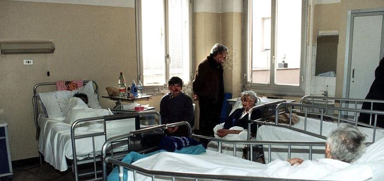dimissioni forzate degli anziani da
