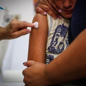 Rimini, due fratelli costretti a cambiare scuola a causa dei compagni non vaccinati