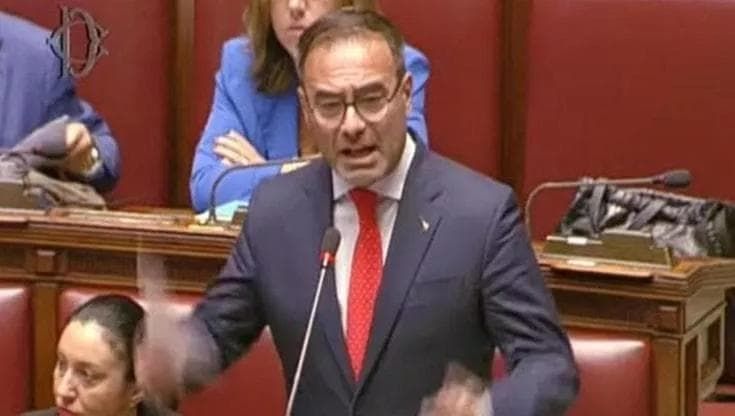 “Regalano i soldi ai comunisti” : i vannacciani all’attacco del centrodestra a Brindisi