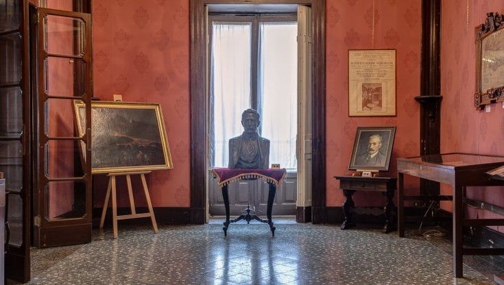 Un giorno a casa Verga, tra i suoi libri e le dediche di Capuana