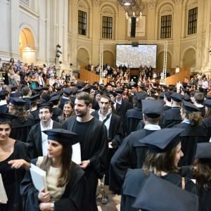 Basta ricercatori precari e largo ai giovani: in cattedra il Jobs act dell'università