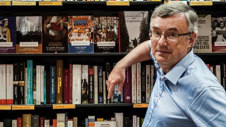 “Dormivano nudi nel Medioevo?”, le 10mila domande a Barbero, il prof che vuole rispondere a tutti
