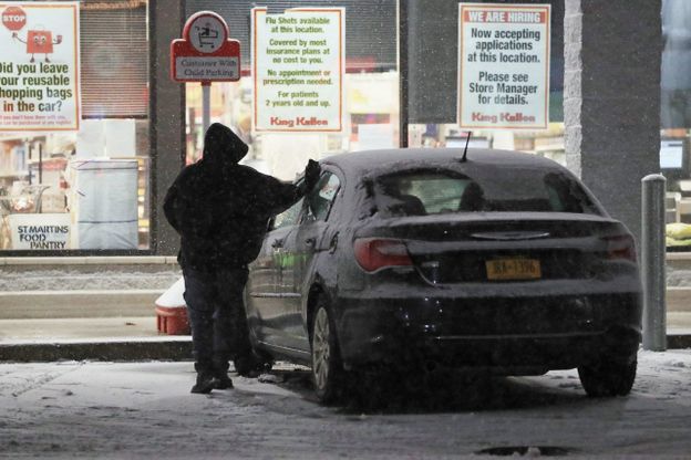 Covid, tempesta neve negli Usa: "Ma la consegna dei vaccini non rallenta"