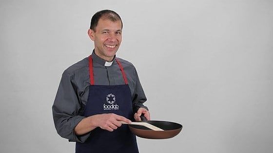 Il prete-chef sbarca sul web con le "Ricette dal Vangelo"