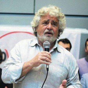 Grillo prepara la svolta: addio "parlamentarie", candidati i più fedeli