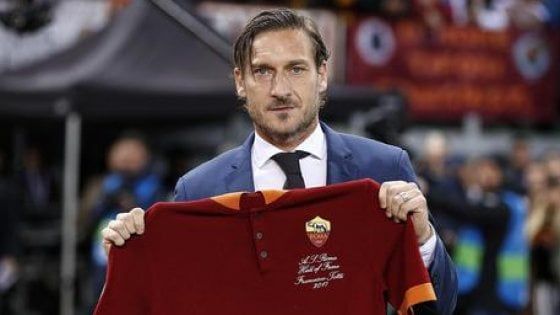 Roma, Totti sta con la squadra: "Con voi fino alla fine"