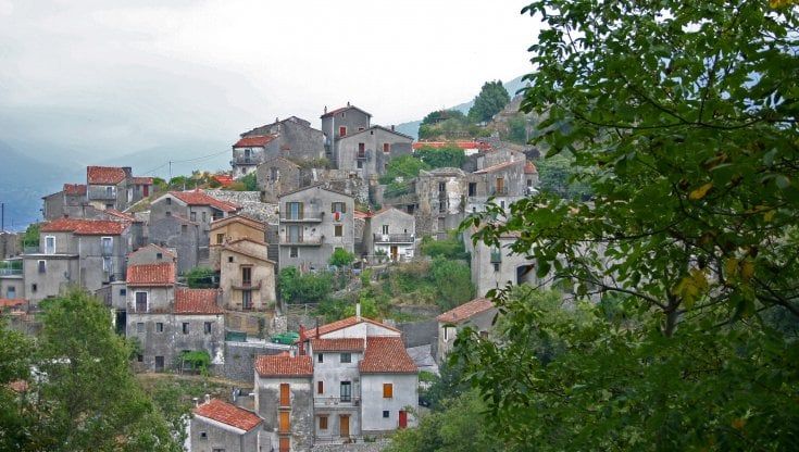 Storia, architettura, paesaggio e gastronomia: benvenuti a Trecchina, un borgo del Sud