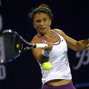 Tennis, Hua Hin: Errani ko in finale con la Radwanska. Abu Dhabi: sarà Nadal-Raonic