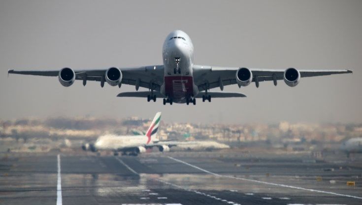 Anche le ricche compagnie piangono: per Emirates primo "rosso" da 30 anni