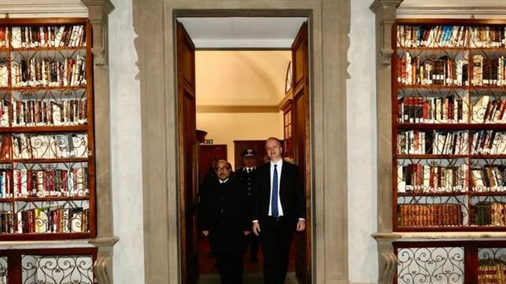 Firenze, il direttore degli Uffizi Schmidt fa le prove da candidato sindaco del centrodestra: “Firenze è molto peggiorata, sporca e insicura”