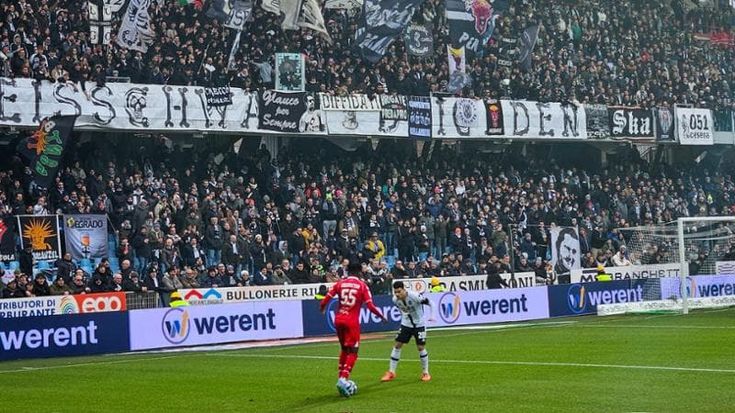 Serie B: il Cesena in 10 riprende il Bari, vince la Juve Stabia